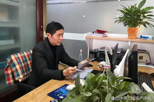 武磊：我怎么说也是著名前锋，你让我亲就亲？